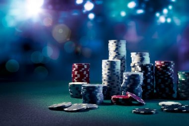 Live dealer at lineage roulette table